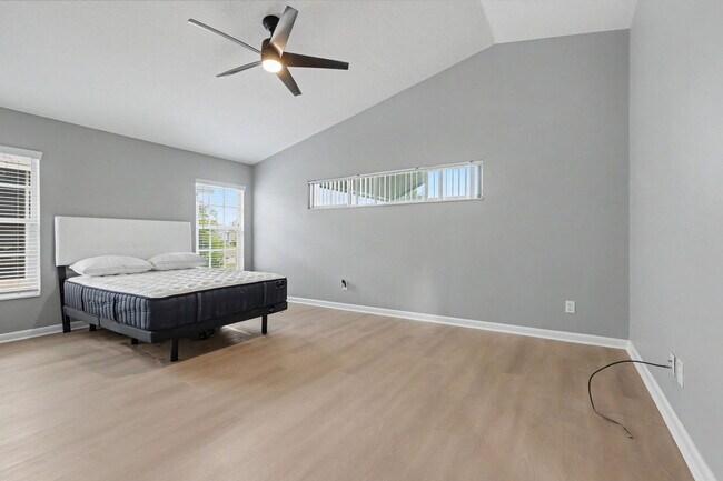 Building Photo - 6600 Gentle Ben Cir