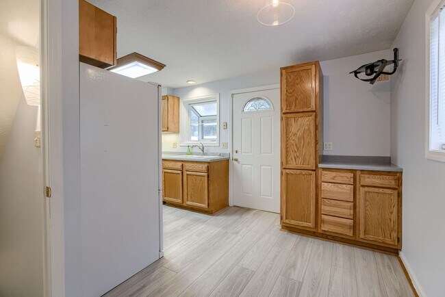 Building Photo - 1230 Cole Creek Dr