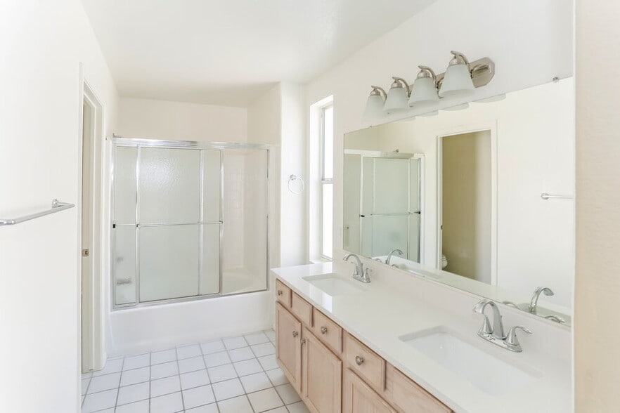 Building Photo - 6723 E Minton St