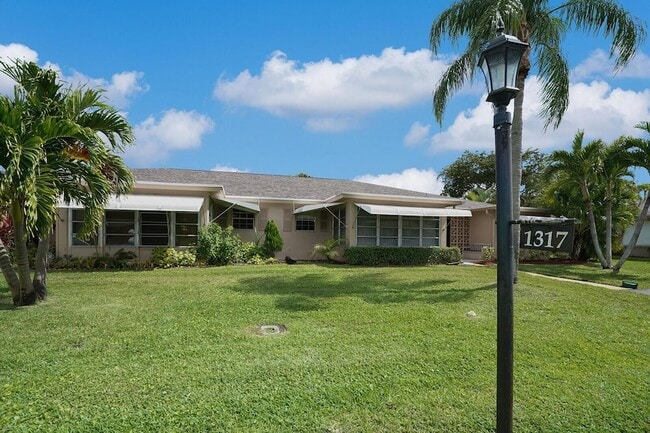 Building Photo - 1317 High Point Way SE