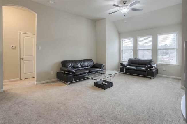 Building Photo - 3720 Daisy Ln
