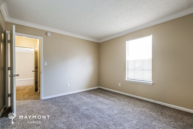 Building Photo - Comfortable Two-Story Living in Decatur