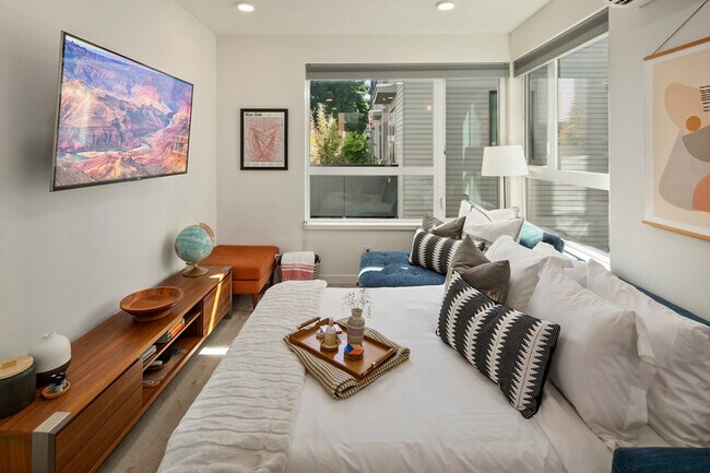 Building Photo - 516 Broadway E