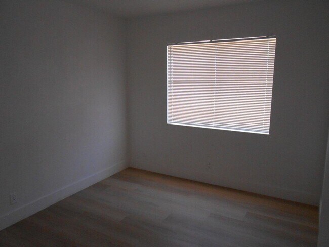 Building Photo - Single Story Home w/4 Bedrooms in Spring V...