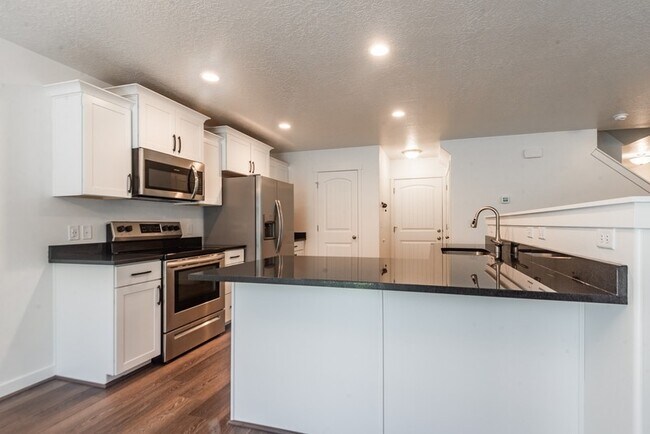 Building Photo - 461 S Day Dream Ln