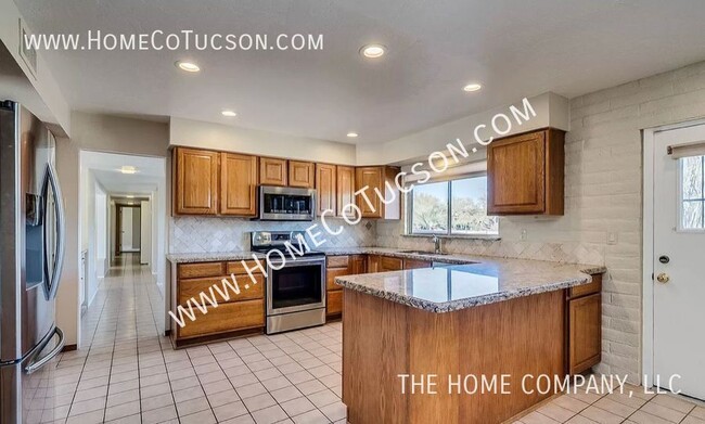 Building Photo - 525 W Orango Pl