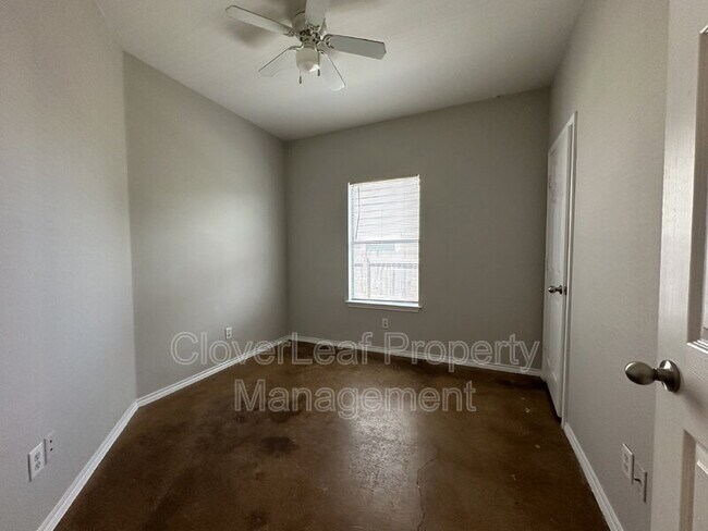 Building Photo - 5718 Golf Heights
