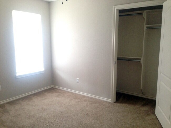 Building Photo - Coming Soon: 3 Bedroom Duplex for Rent in ...