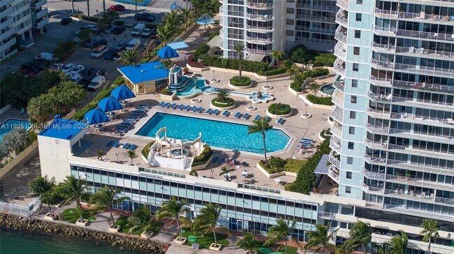 Building Photo - 7601 E Treasure Dr