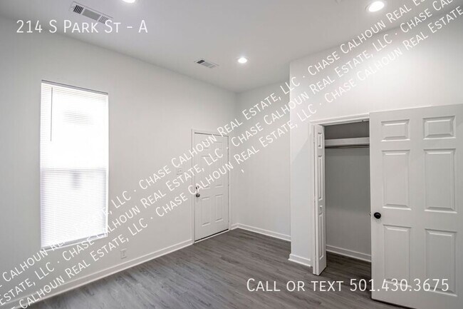 Building Photo - 214 S Park St