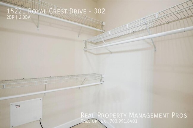 Building Photo - 15221 Royal Crest Dr