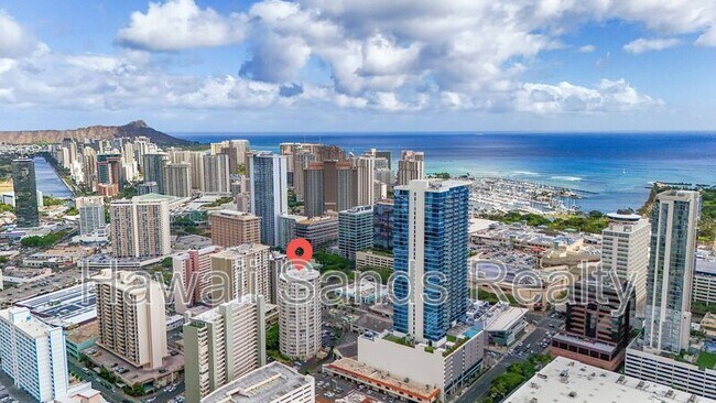 Building Photo - 750 Amana St
