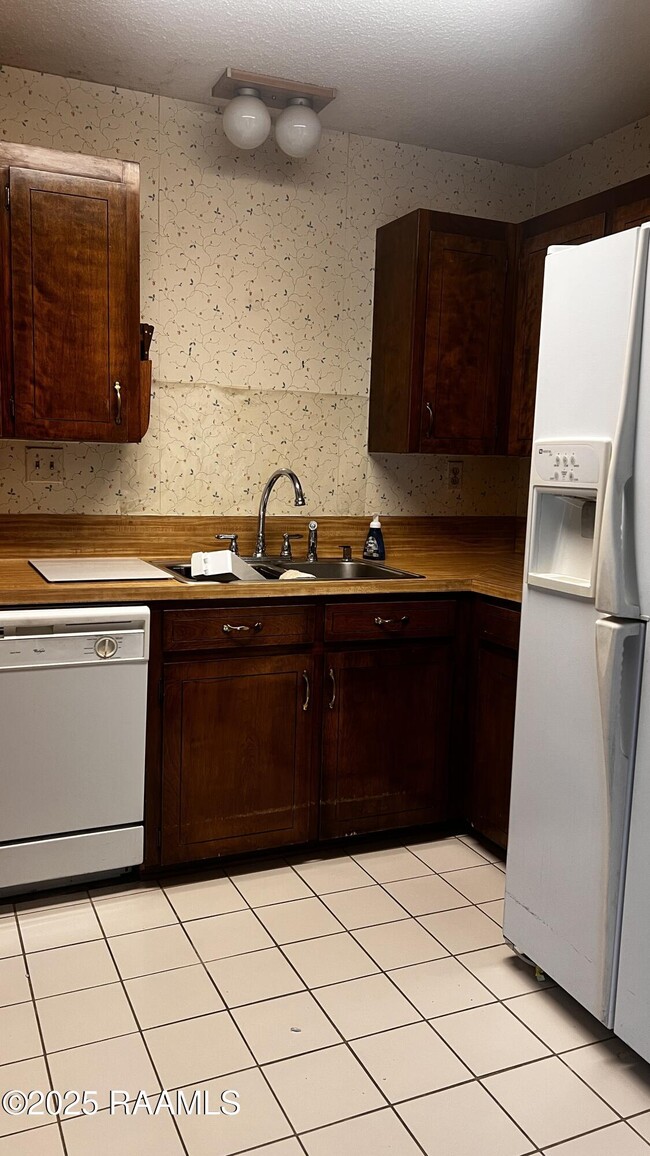 Building Photo - 119 Gayle Dr