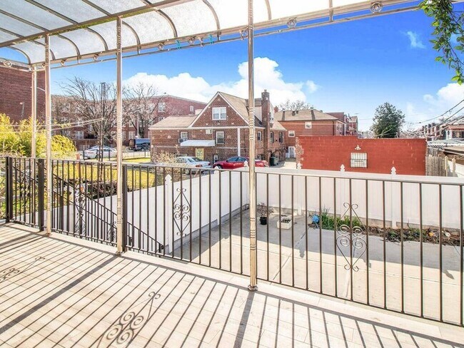Building Photo - 1141 Pugsley Ave