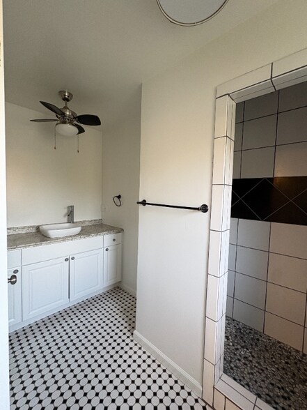 Building Photo - 3020 Barnett St