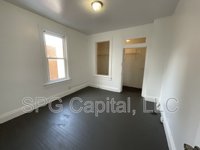 Building Photo - 277 W Jackson St