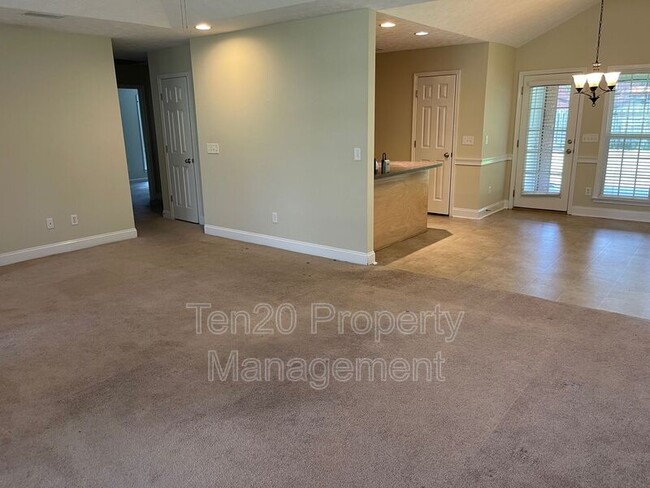 Building Photo - 7784 Leaning Pine Ct