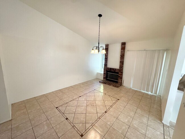 Building Photo - Beautiful West Palmdale Home