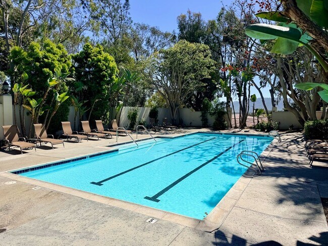 Building Photo - For Rent Available Now - Furnished House 3+BR 2.5Ba in Del Mar, charming furnished home in the hi...