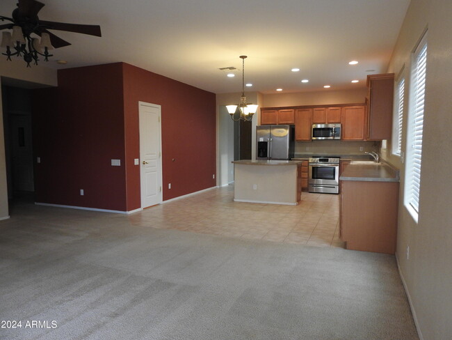 Building Photo - 884 E La Costa Pl