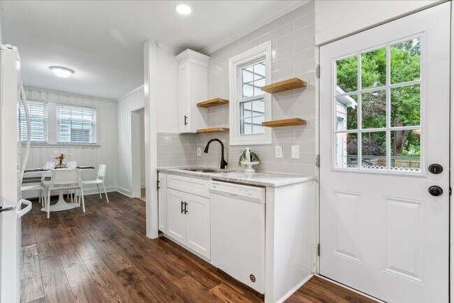 Building Photo - 44 Rivermont Dr