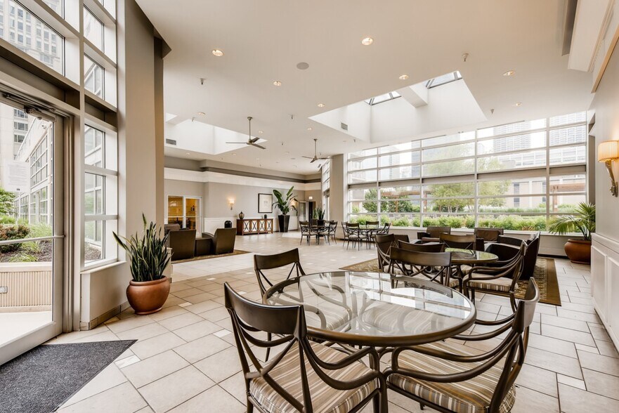 Building Photo - 545 N Dearborn St