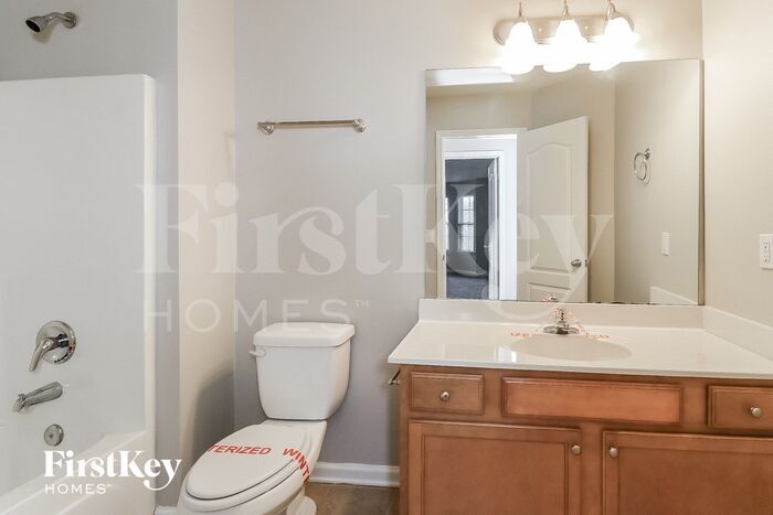 Building Photo - 6256 Cove Creek Dr