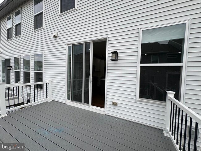 Building Photo - 208 Segel Dr