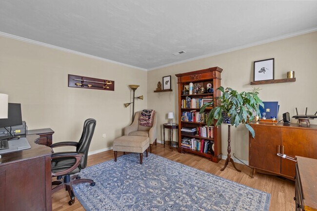 Building Photo - Spacious 4-Bed, 3-Bath Home in Virginia Beach!