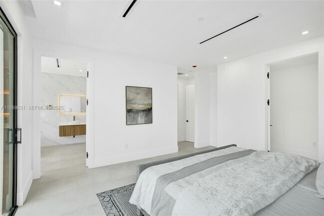 Building Photo - 1825 NE 26th Ave