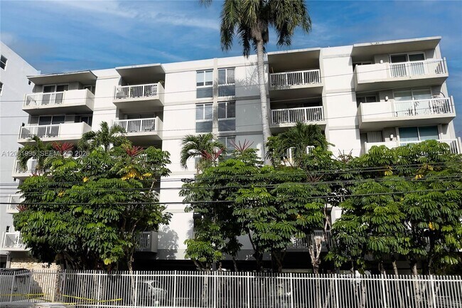 Building Photo - 1670 Bay Rd