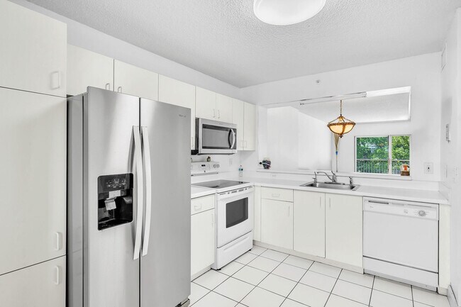 Building Photo - 9580 Weldon Cir