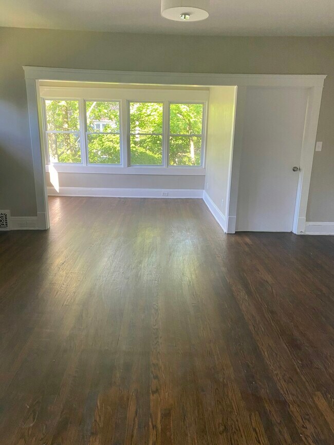 Building Photo - 1683 Colonial Dr