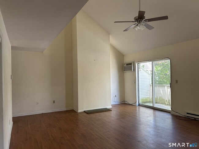 Building Photo - 160 Willow Springs