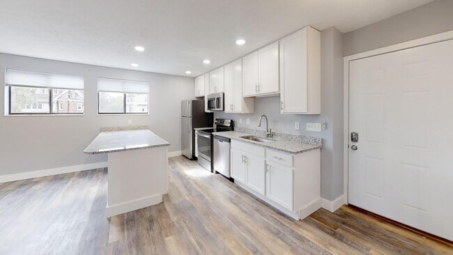 Building Photo - 107 E 16th Ave