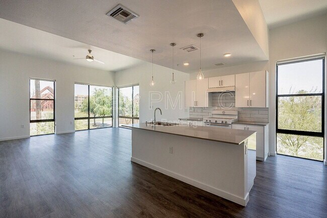 Building Photo - 1130 N 2nd St