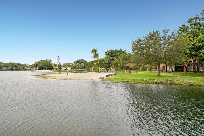 Building Photo - 10535 SW 154th Ct