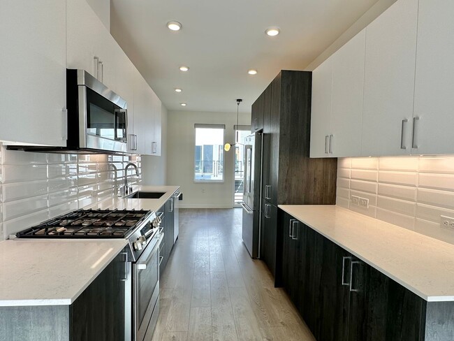 Building Photo - Modern home w/rooftop deck in desired Cher...