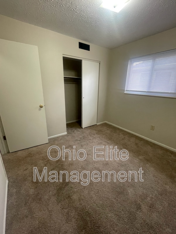 Building Photo - 2450 Hiawatha St