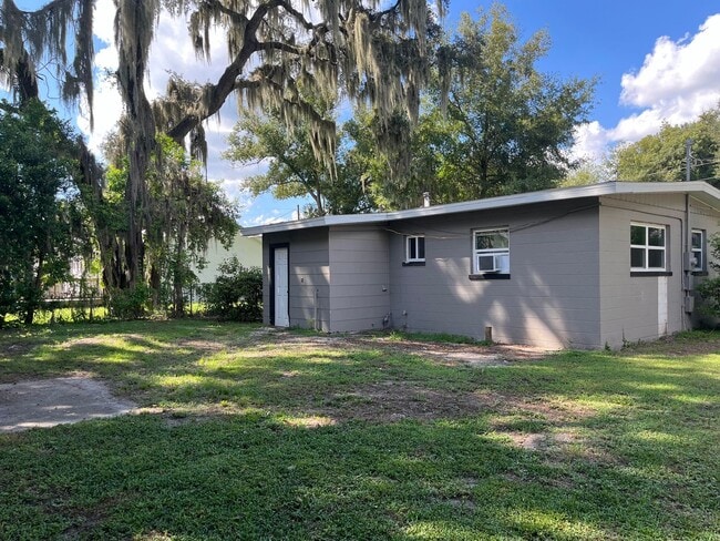 Building Photo - Charming 3 Bed 1 Bath Plant City!!