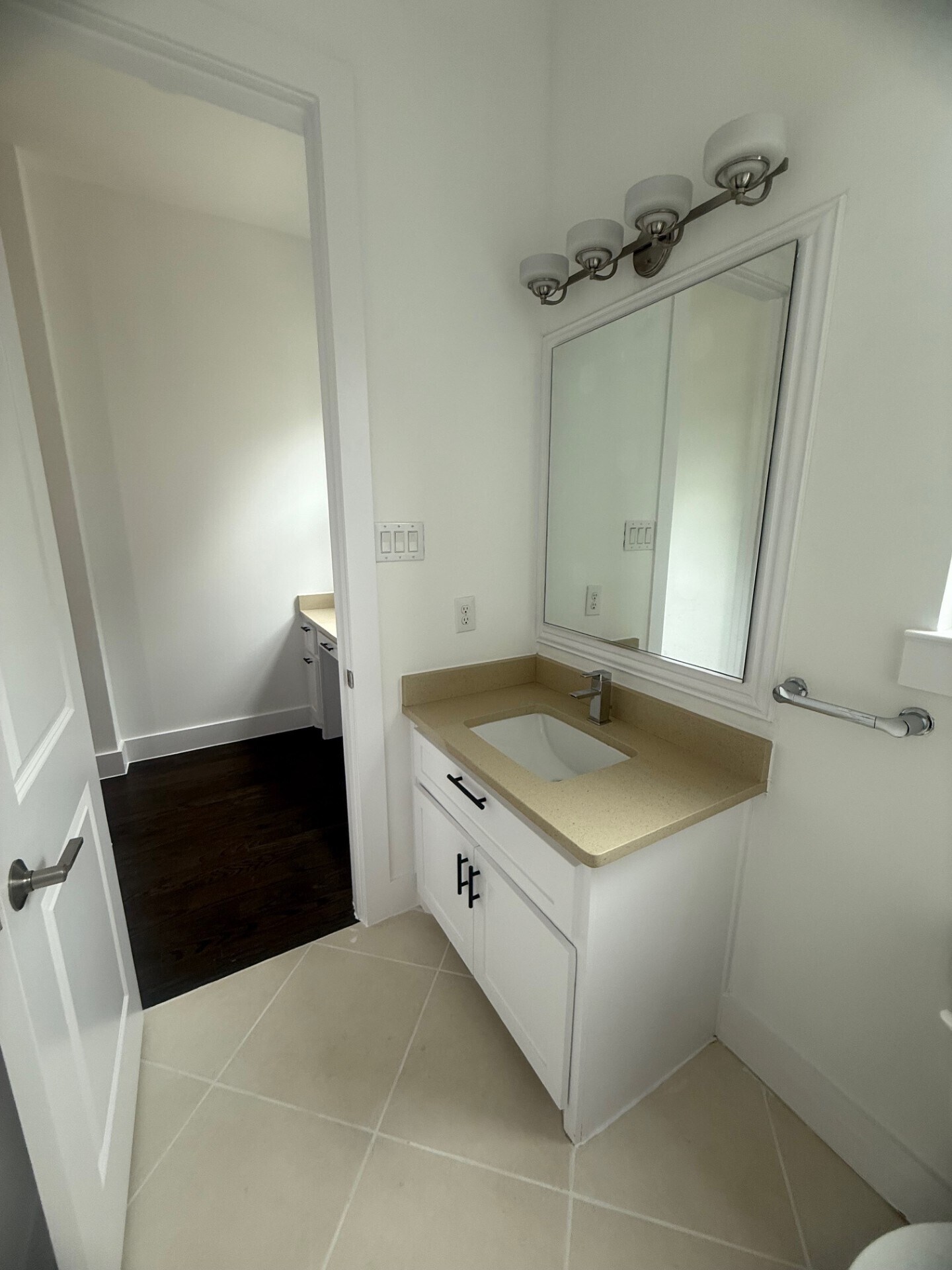 Building Photo - 3008 Zenia Dr
