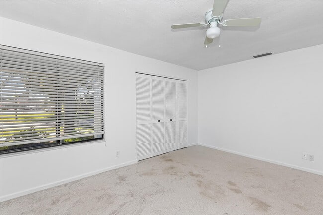 Building Photo - 5051 Pine Dr