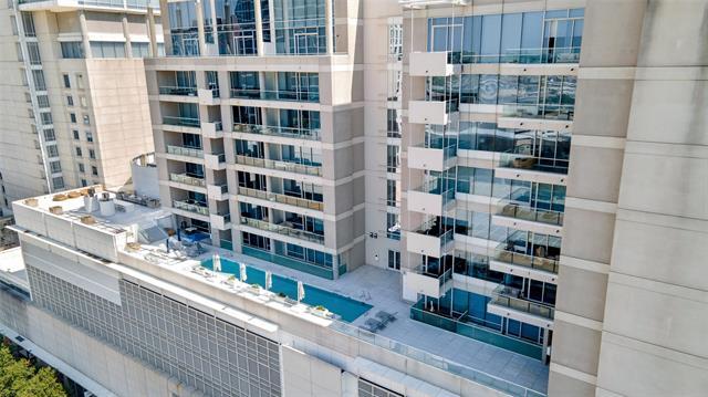 Building Photo - 2408 Victory Park Ln