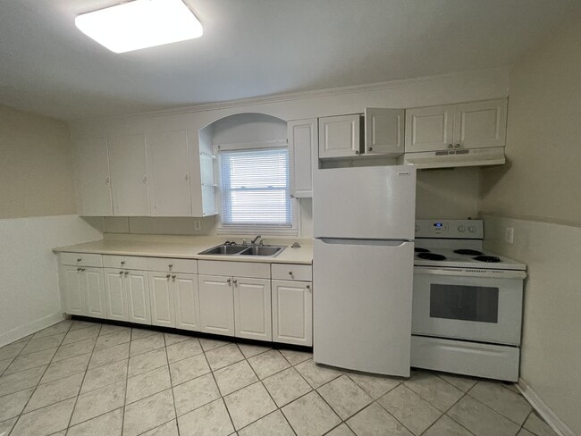 Building Photo - 515 Truitt St