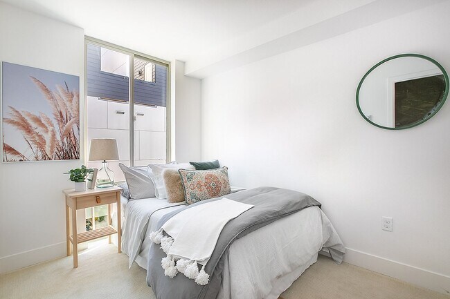 Building Photo - 2Bd/2.25Ba Seattle Townhome