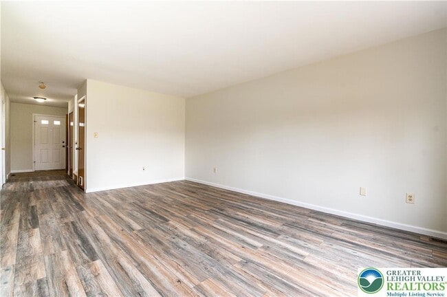Building Photo - 48 Olde Penn Dr