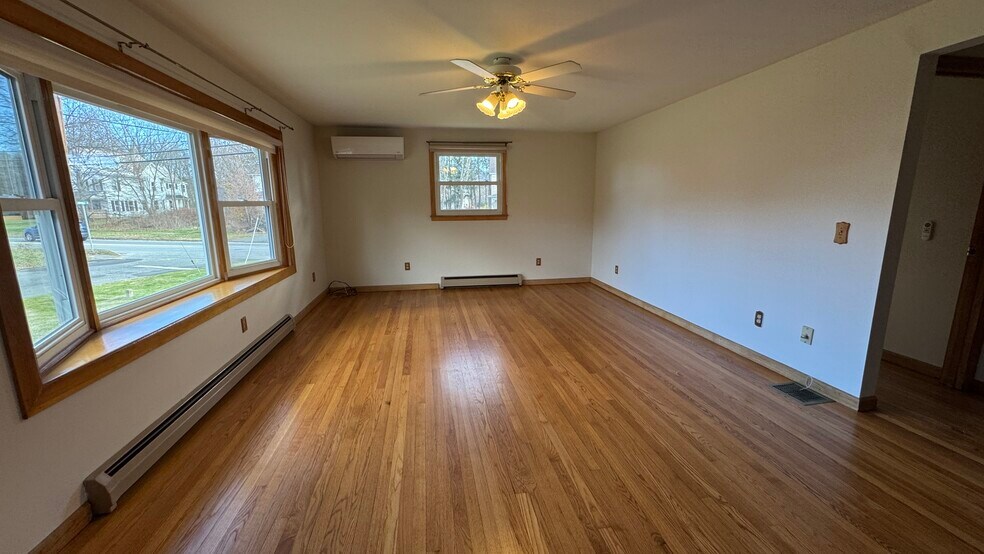 Building Photo - 2 Lawndale St