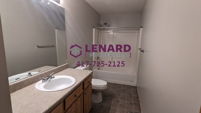 Building Photo - 3 Bedroom, 2 Bathroom House with Fenced Ba...
