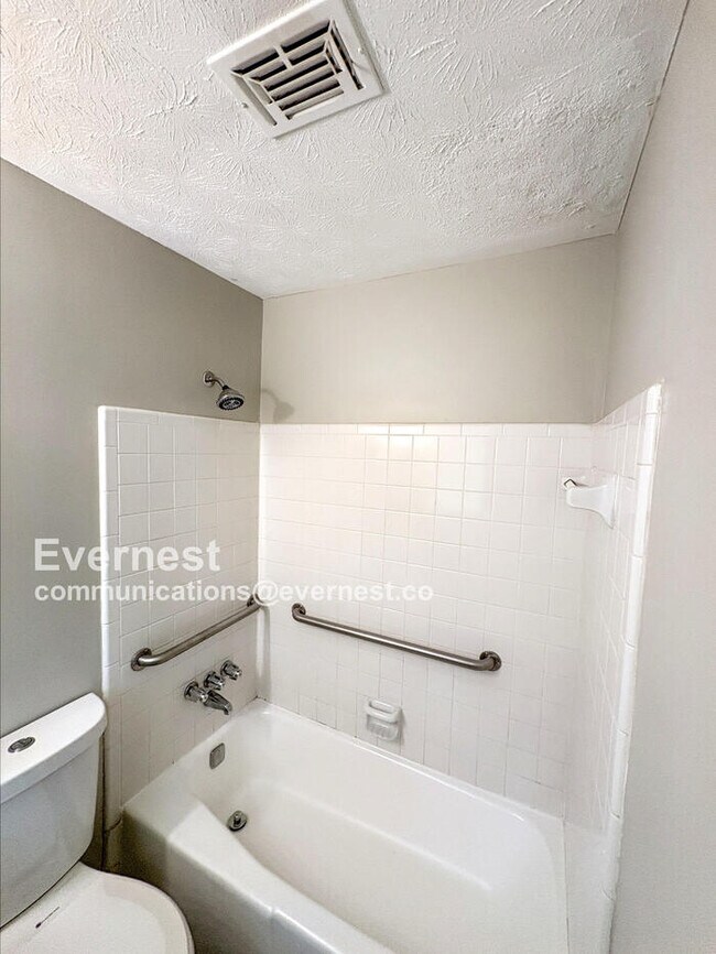 Building Photo - 549 Greenview Ave SE
