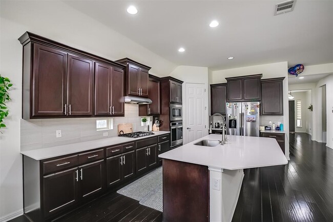 Building Photo - 2921 Zelma Dr